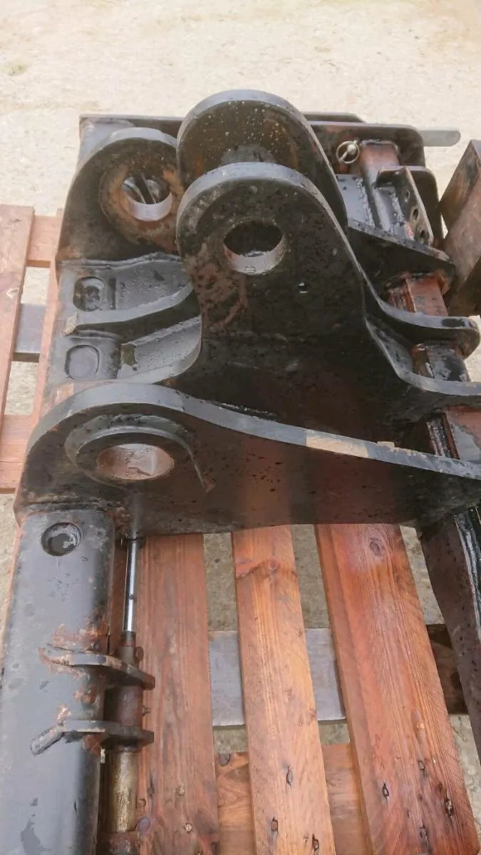 JCB 310 /320 Q Fit Headstock - Image 2