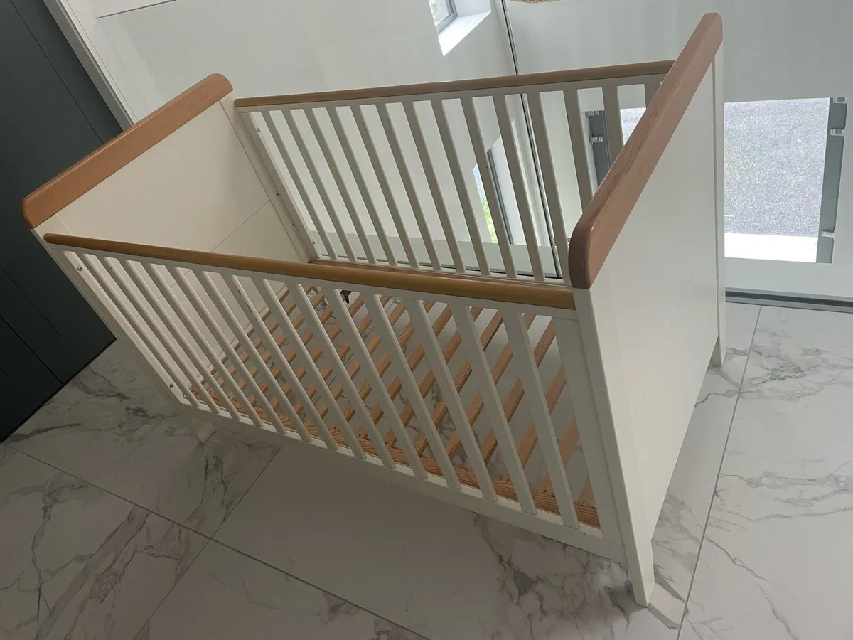 Child Disney Cot & Matching Changing Table Press - Image 3