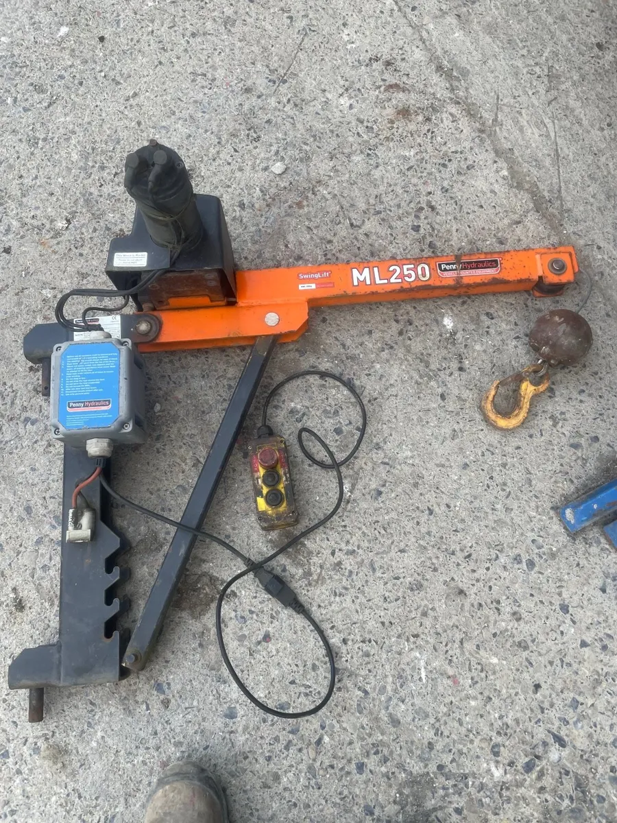 Tool box with dryer and electrical hoist - Image 4