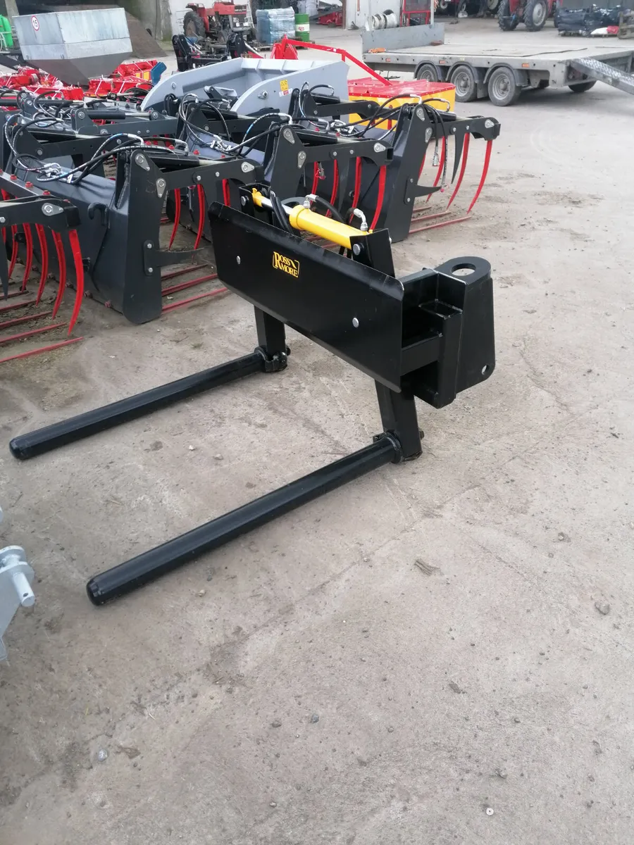 New Rossmore hydraulic bale squeezer - Image 3