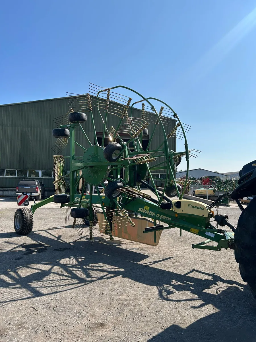 Krone TC930 plus rake - Image 2