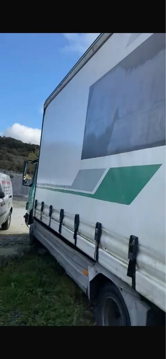 Mercedes curtainsider - Image 4