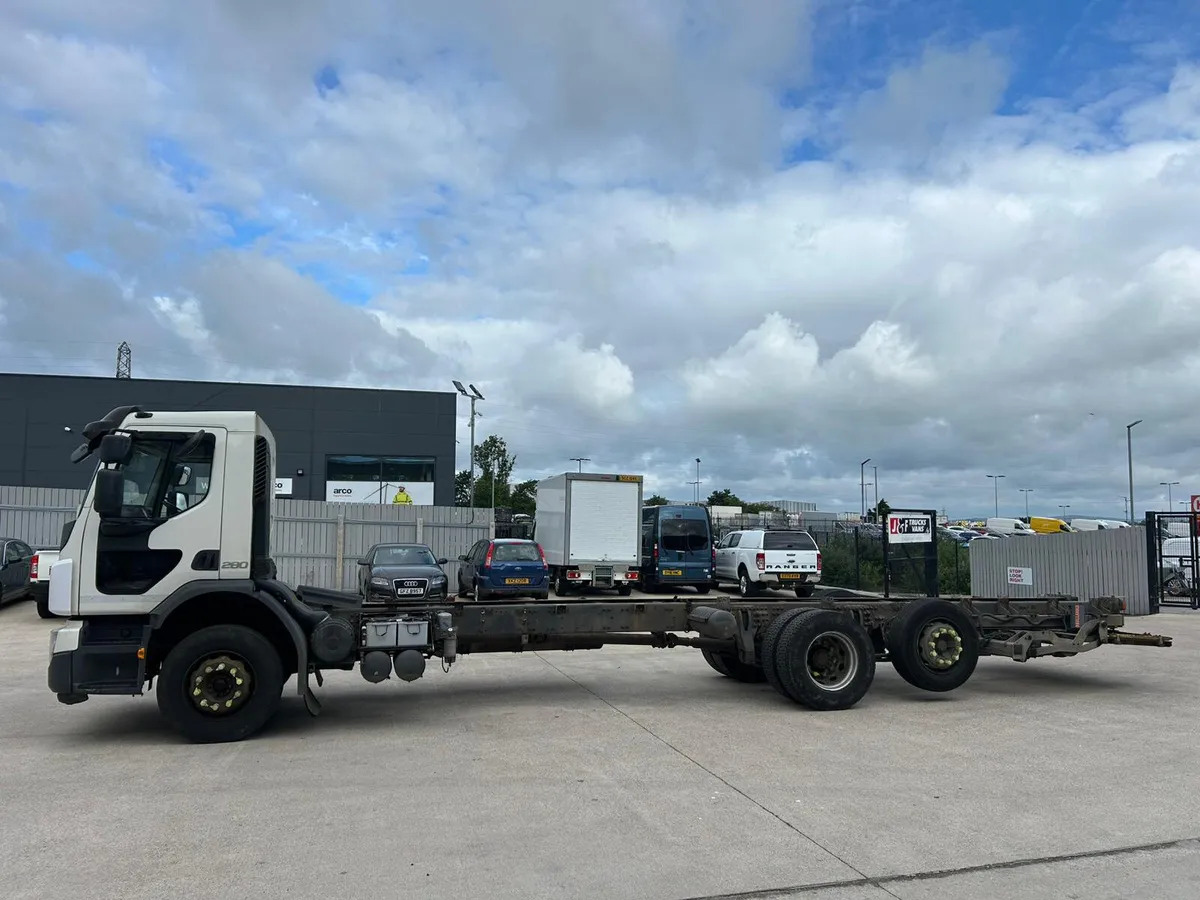 June 2017 Volve FLE Chassis Cab - Image 4