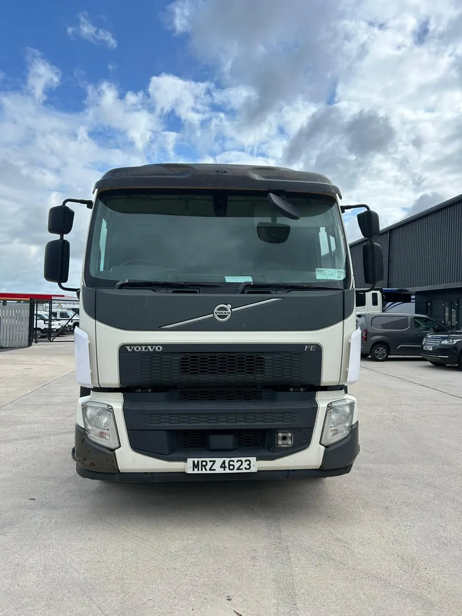 June 2017 Volve FLE Chassis Cab - Image 2