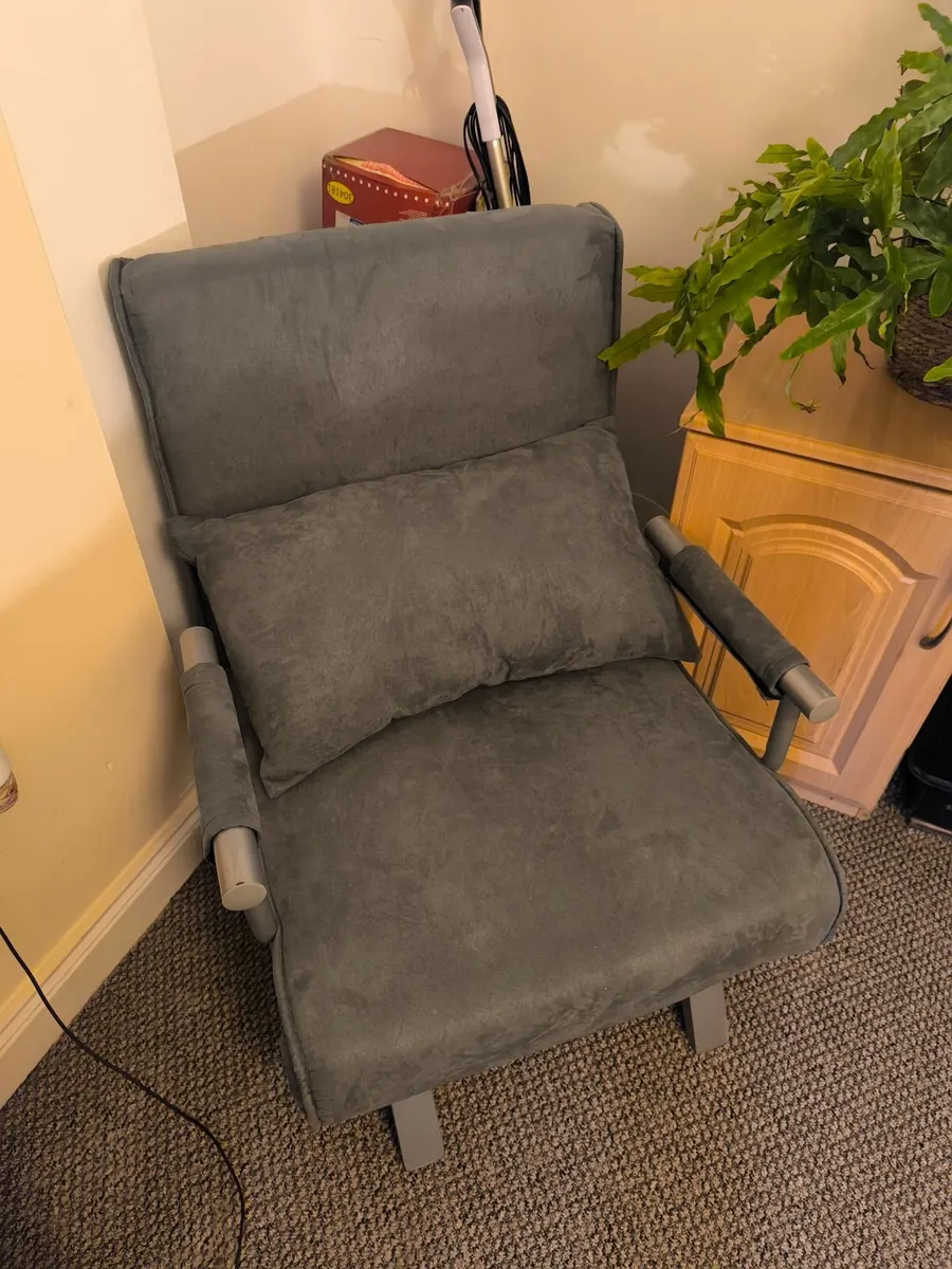 Single bed - Image 1