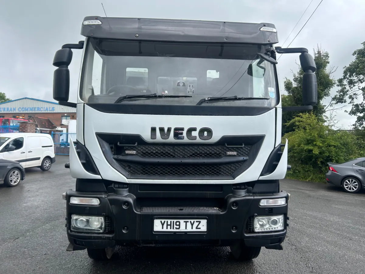 2019 iveco trakker 420 8x4 32 ton steel tipper - Image 2