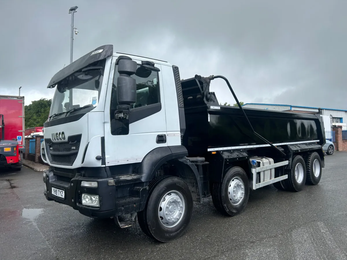 2019 iveco trakker 420 8x4 32 ton steel tipper - Image 1
