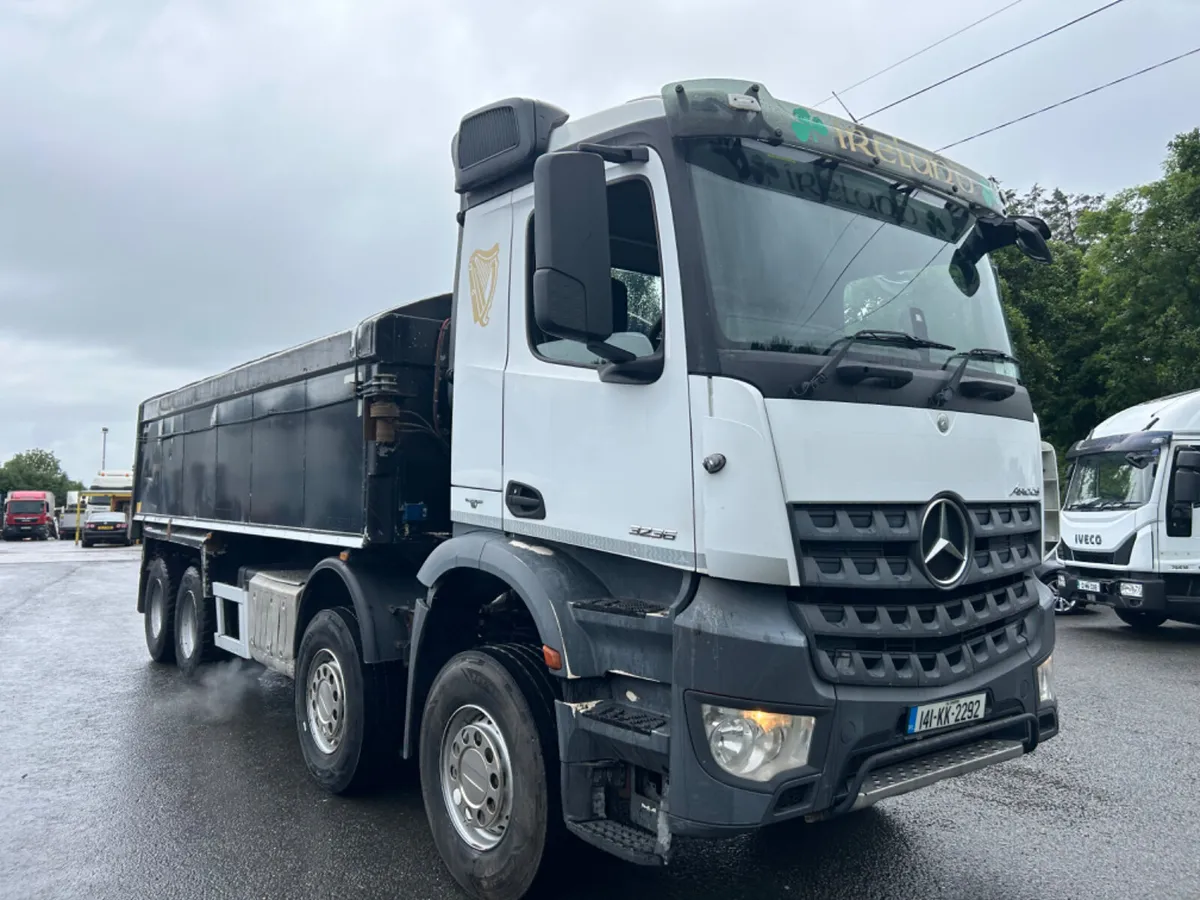 2014 Mercedes 3236 8x4 tar tipper - Image 3