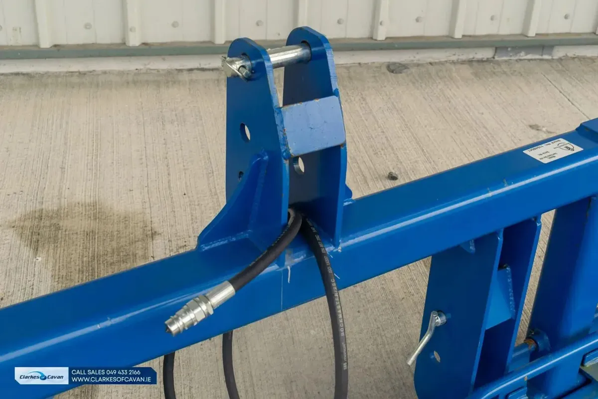 Dowd Hydraulic Double Bale Lifter - Image 3