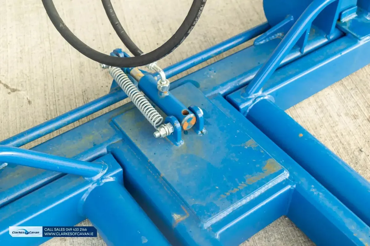 Dowd Hydraulic Double Bale Lifter - Image 4