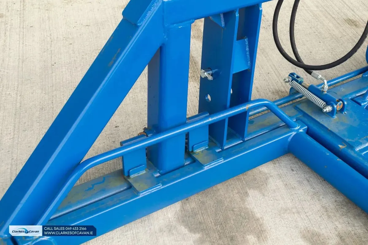 Dowd Hydraulic Double Bale Lifter - Image 2