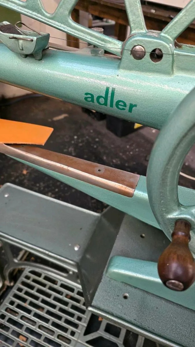 Sewing machine - Image 2