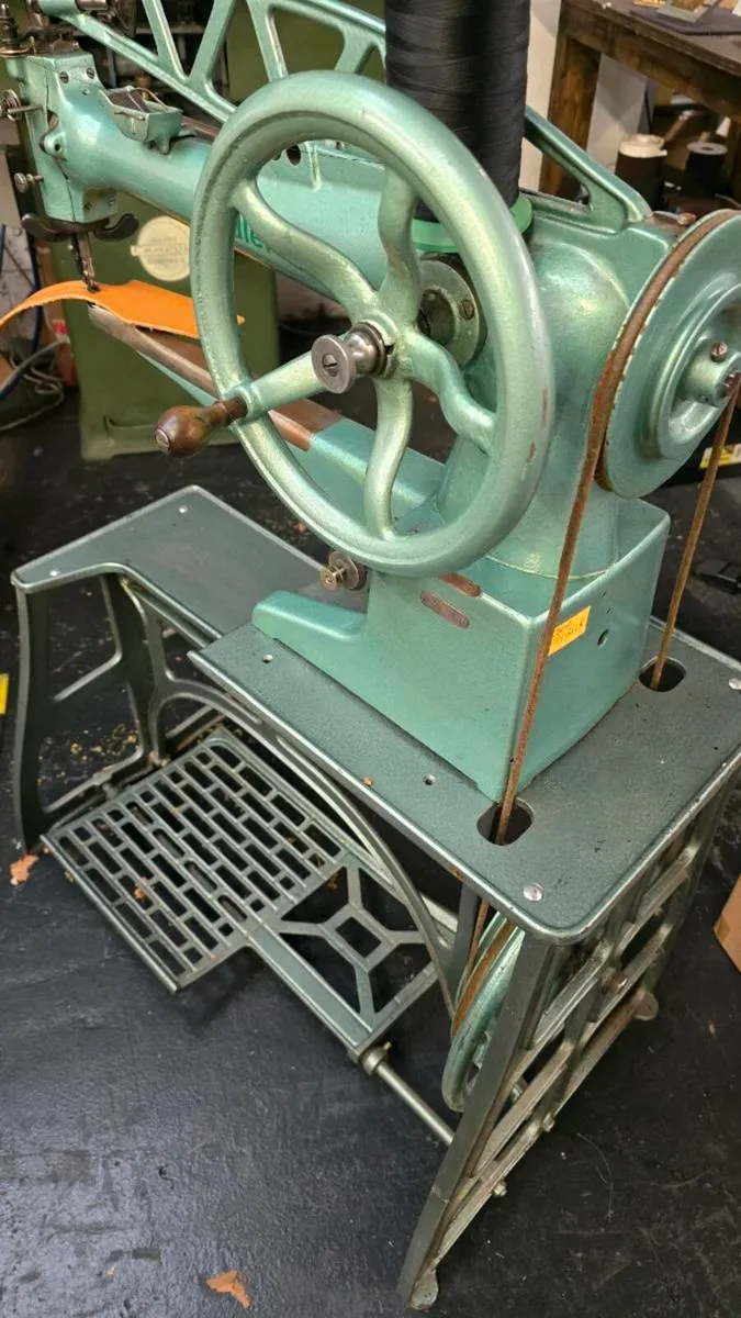 Sewing machine - Image 3