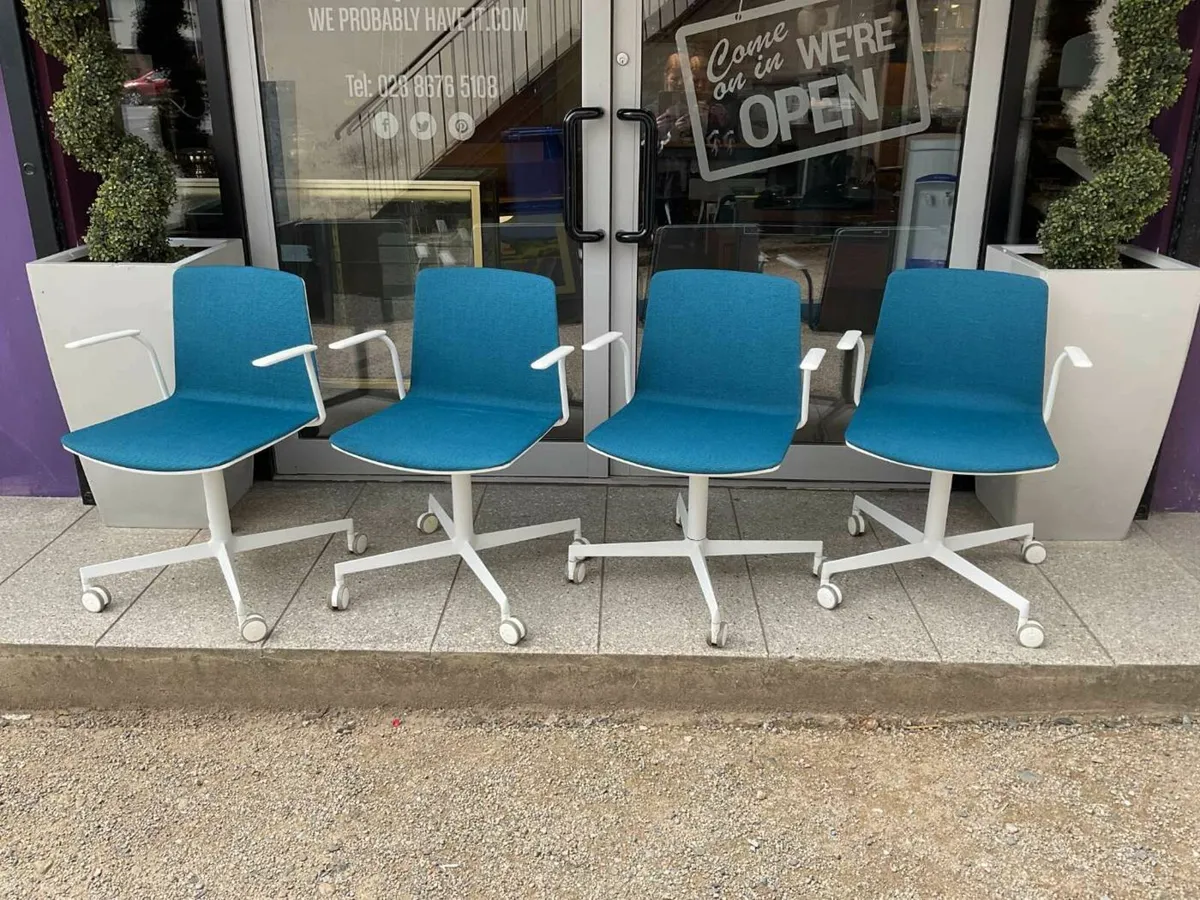 Pedrali Noa 728 swivel chair - Image 1