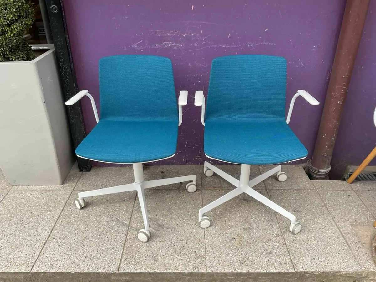 Pedrali Noa 728 swivel chair - Image 2