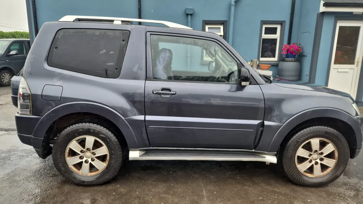 2011 MITSUBISHI PAJERO 3.2 SWB AUTO - Image 3