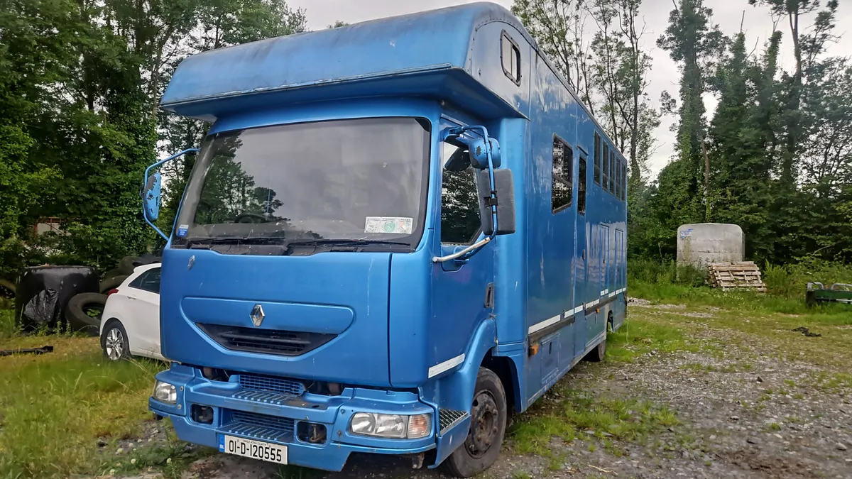 Renault Horse lorry with living - Image 4