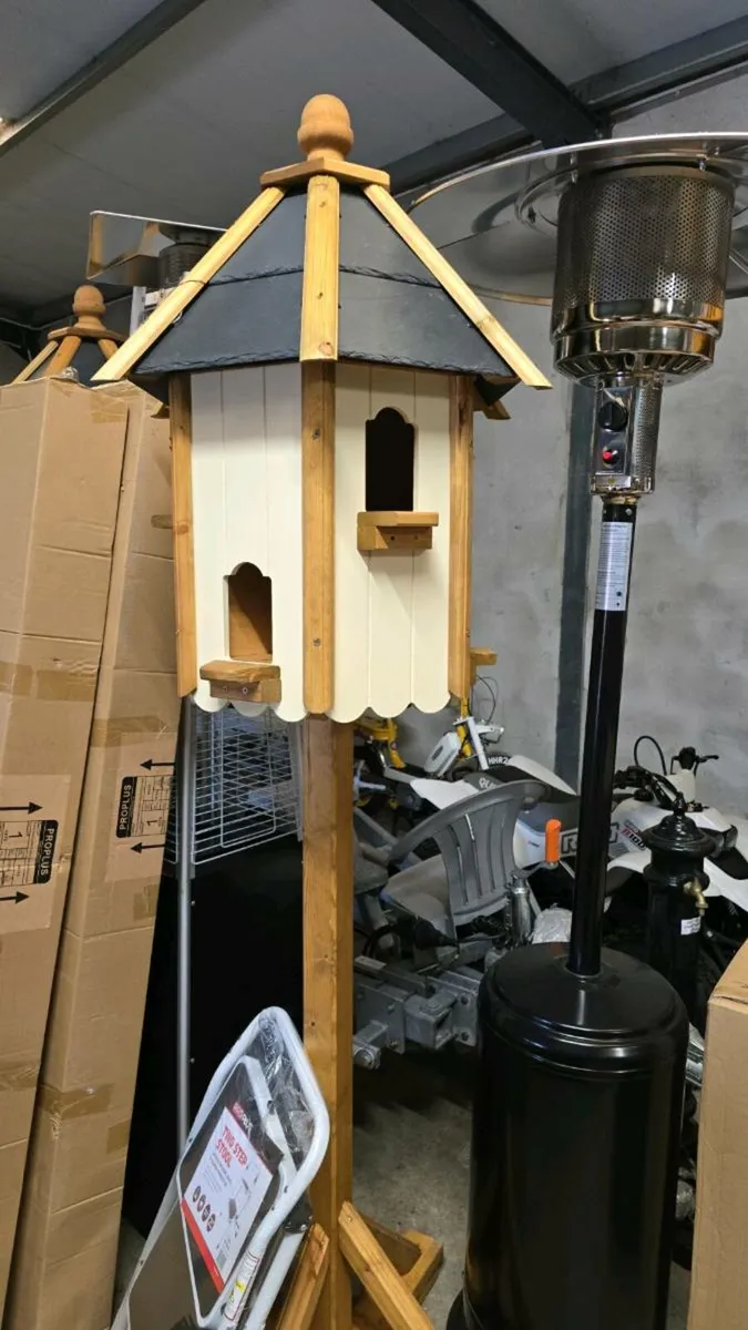Large dove cote bird tables - Image 1