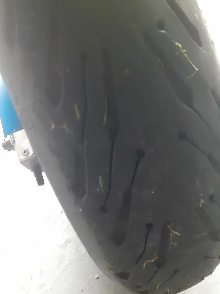 Kawasaki  ZR- 7 - Image 3