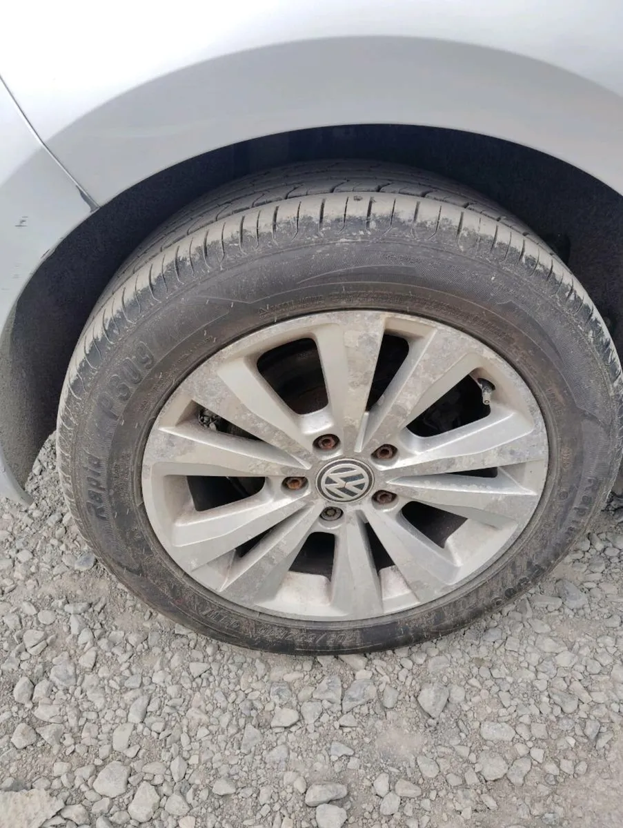 Breaking VW golf Mk7 1.6tdi clha 2015 - Image 3