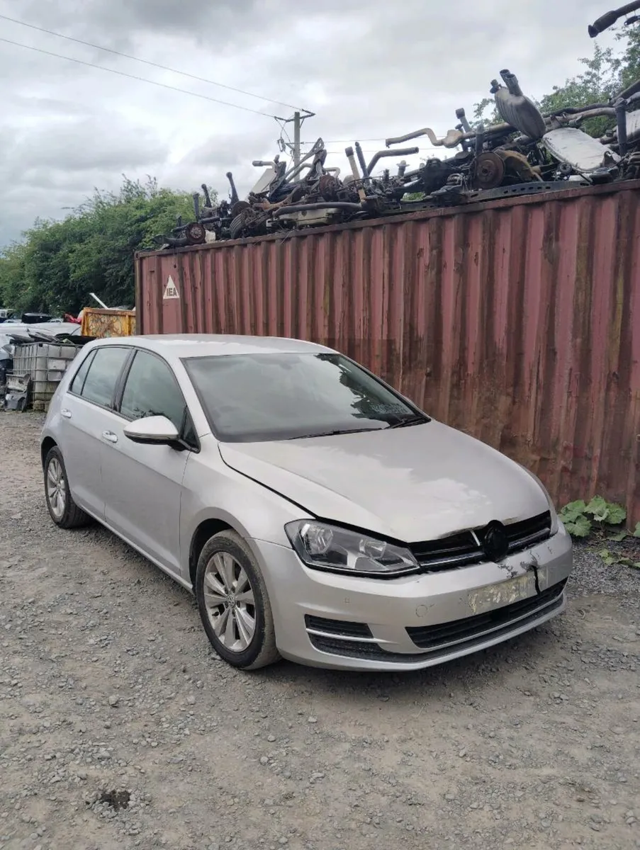 Breaking VW golf Mk7 1.6tdi clha 2015 - Image 1