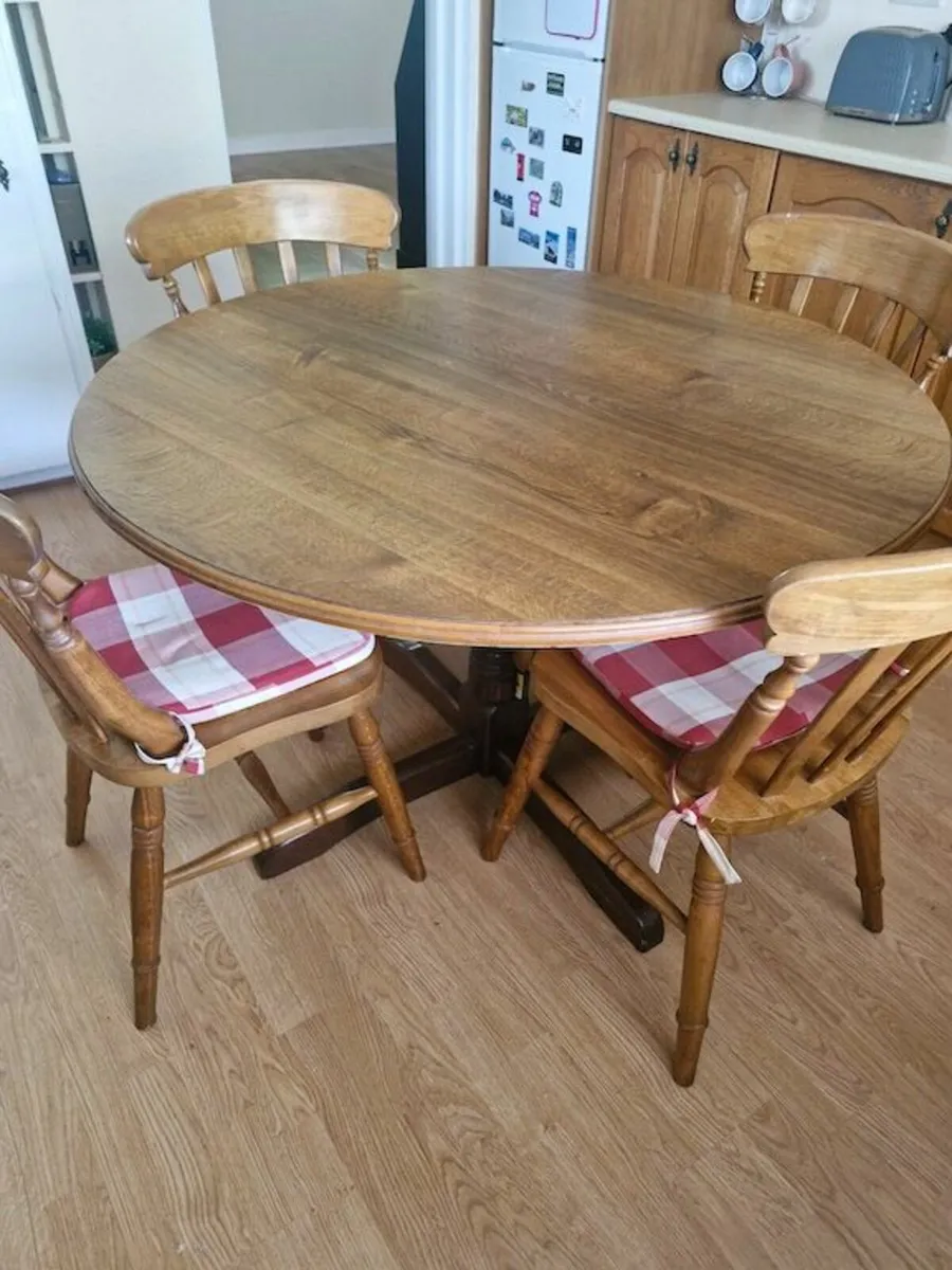 Kitchen Table Round with 4 chairs