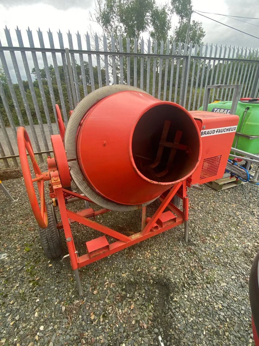 Manitou Electric Cement Mixer - €2,000+ VAT - Image 1