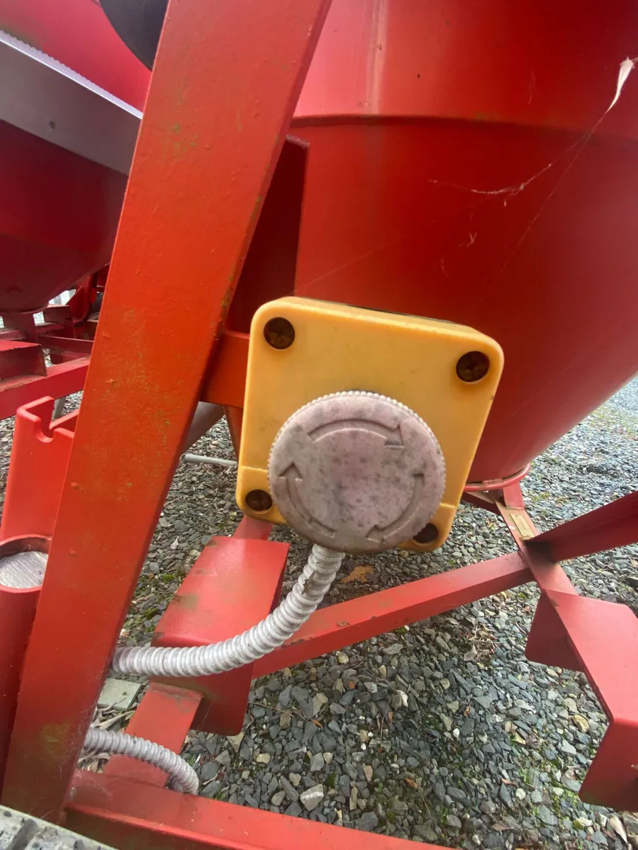 Manitou Electric Cement Mixer - €2,000+ VAT - Image 4