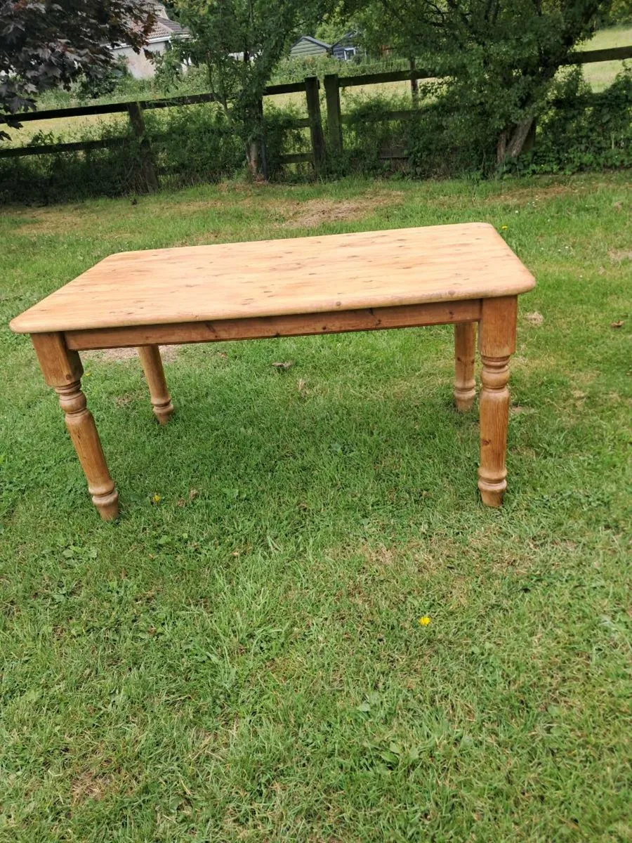 Rustic pine table - Image 1