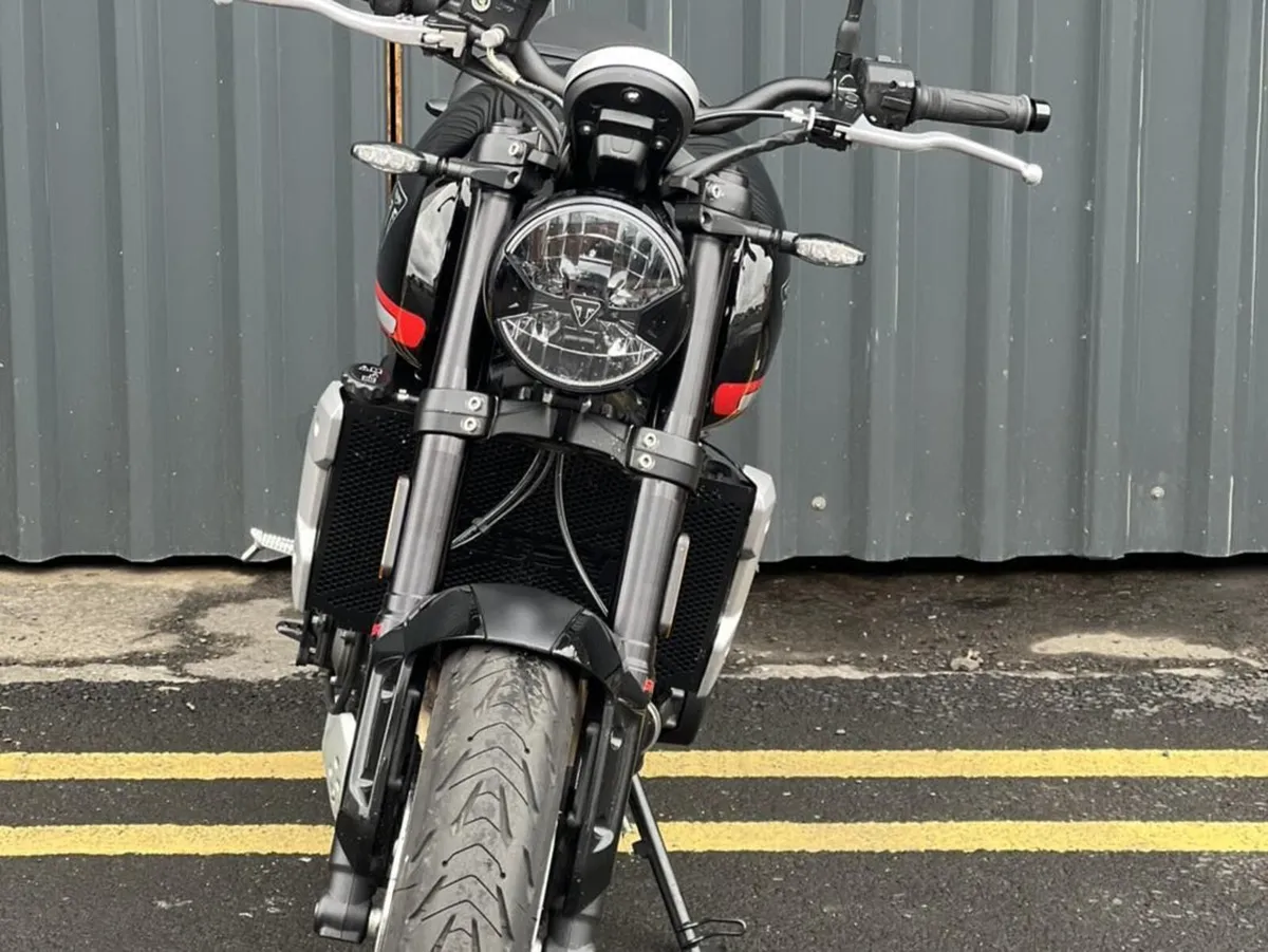 2024 Triumph Trident 660 - 650 miles from new - Image 2