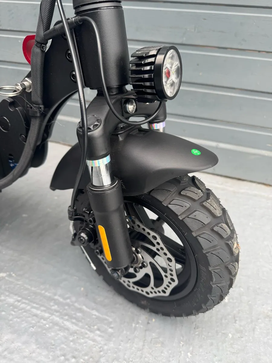 Free Delivery - Engwe Y600 Mac E-Scooter - Image 2