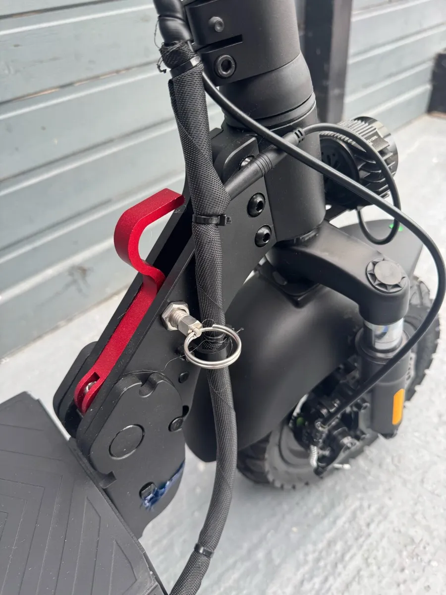 Free Delivery - Engwe Y600 Mac E-Scooter - Image 4