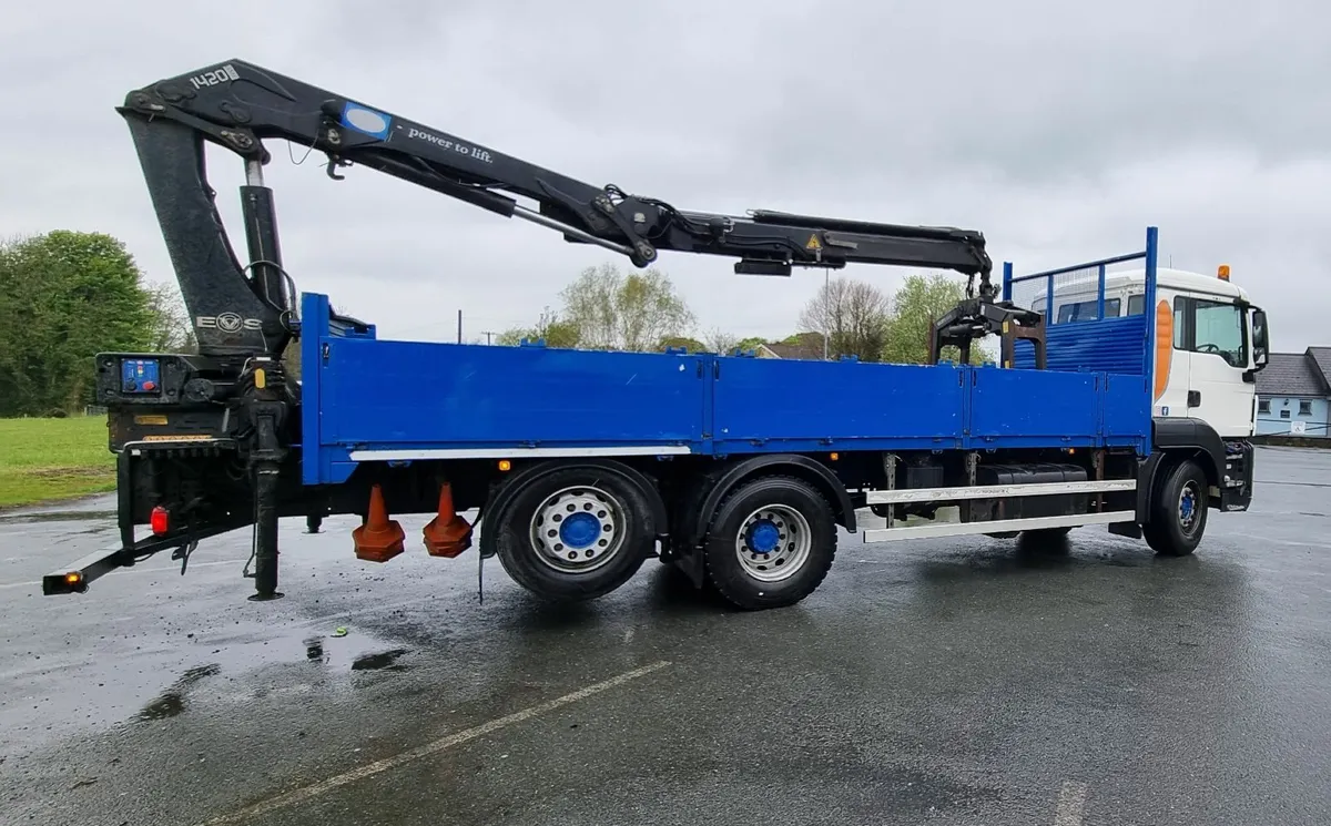 Man 26 Ton Truck with Crane - Image 4