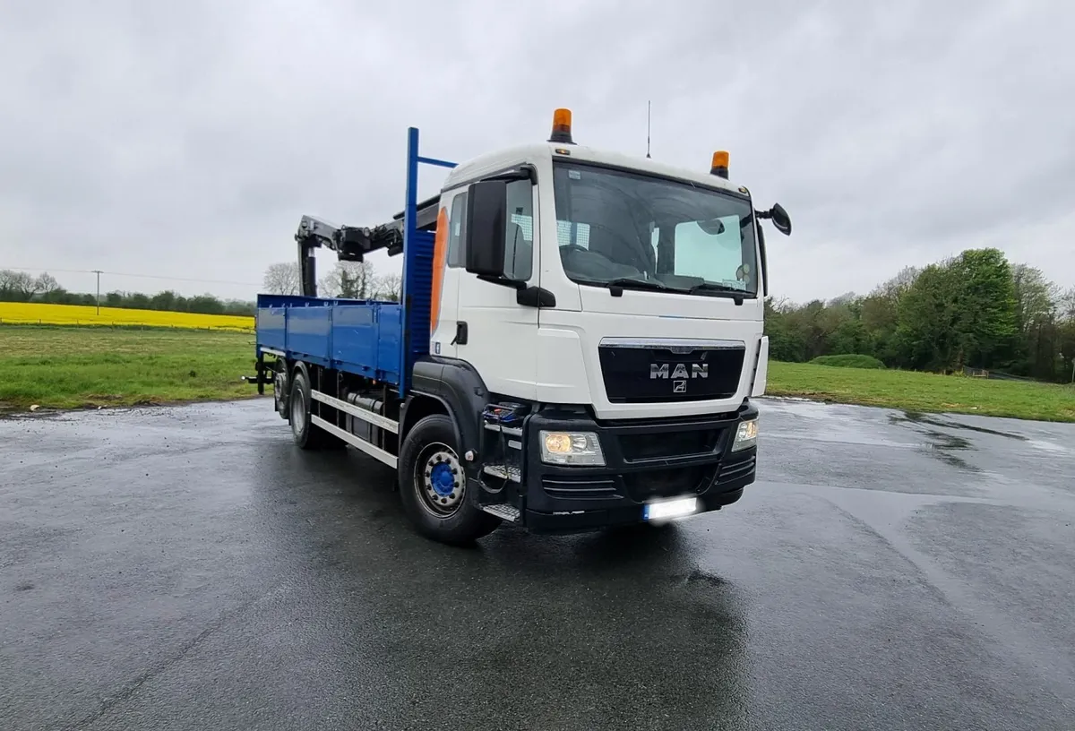 Man 26 Ton Truck with Crane - Image 1