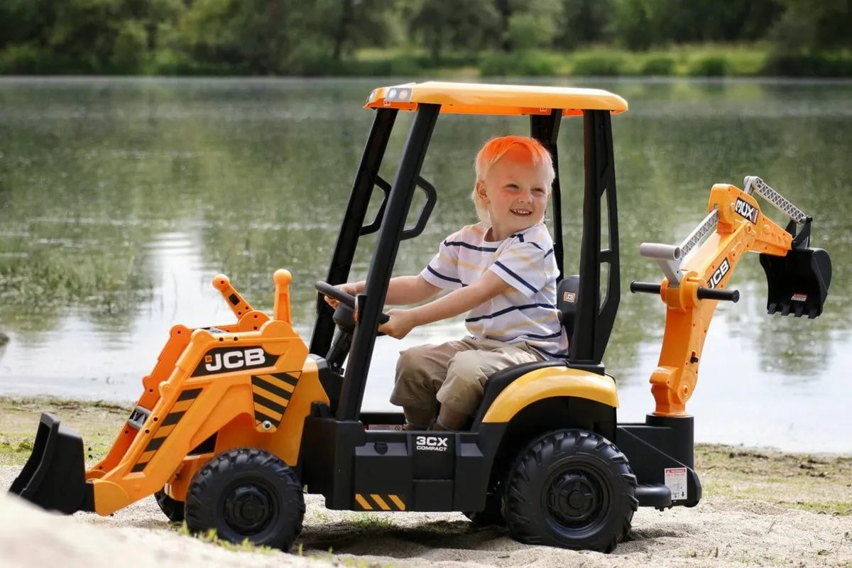 JCB Digger 12V Electric Ride On Tractor Loader - Image 2