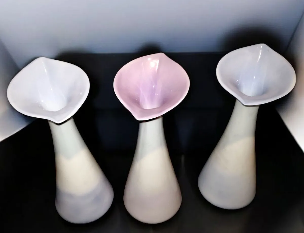 3 Royal Tara Springtime vases - Image 1