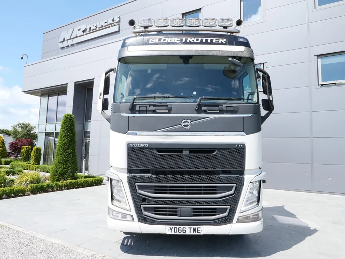 Volvo FH 500 Globetrotter 6x2  Midlift Ishift - Image 2