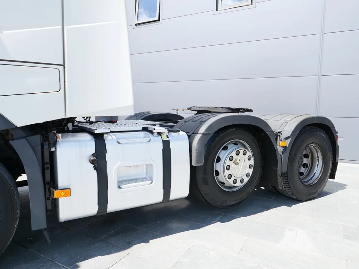 Volvo FH 500 Globetrotter 6x2  Midlift Ishift - Image 4