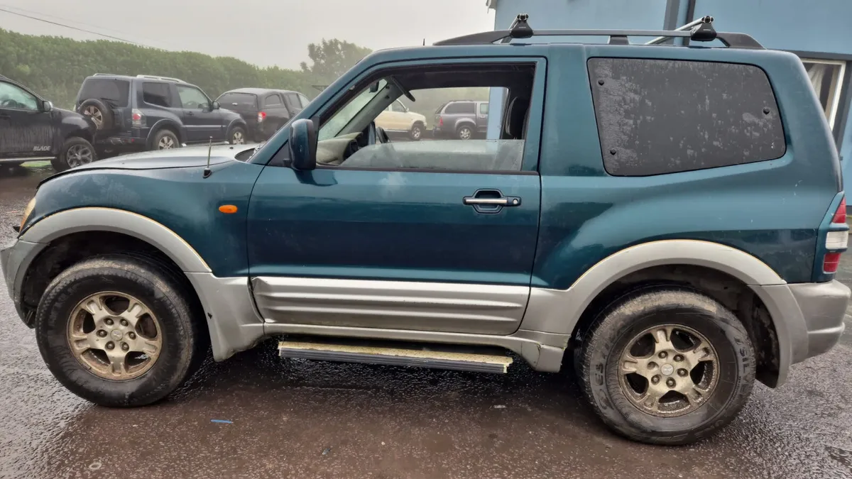 2000 MITSUBISHI PAJERO JUST IN FOR BREAKING - Image 3