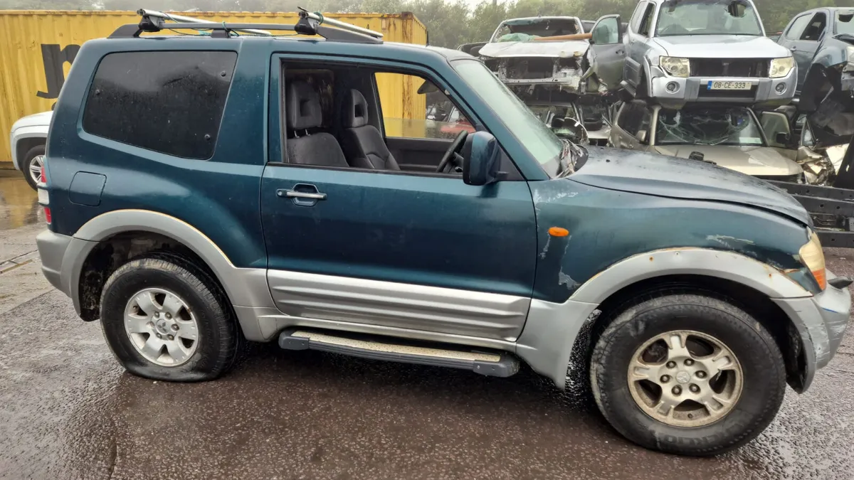 2000 MITSUBISHI PAJERO JUST IN FOR BREAKING - Image 4