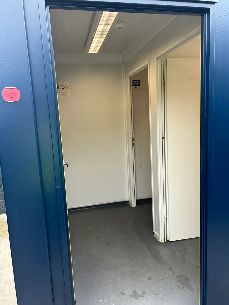 Toilet block - Image 3