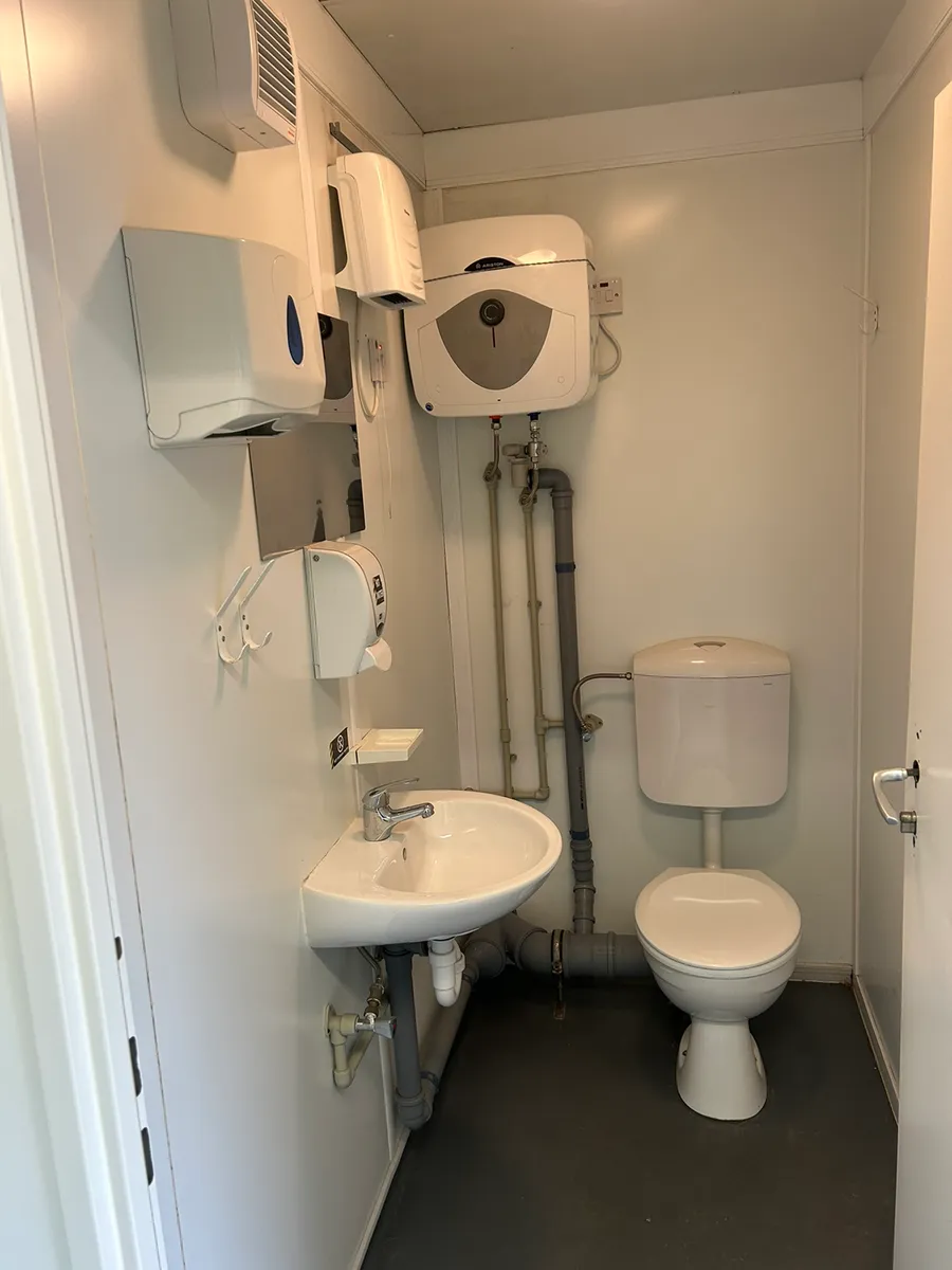 Toilet block - Image 4