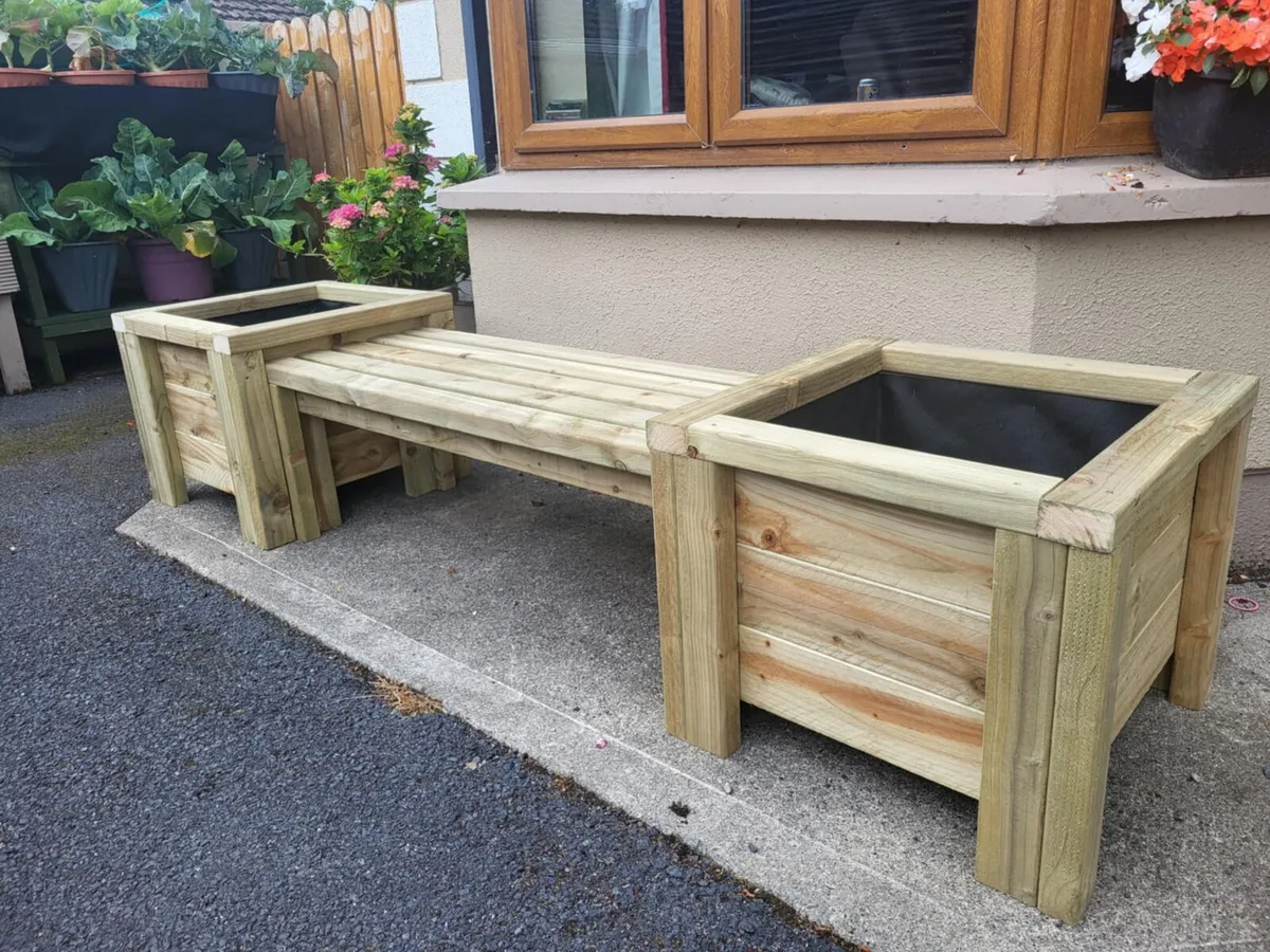 Wooden planters with bench - Image 1
