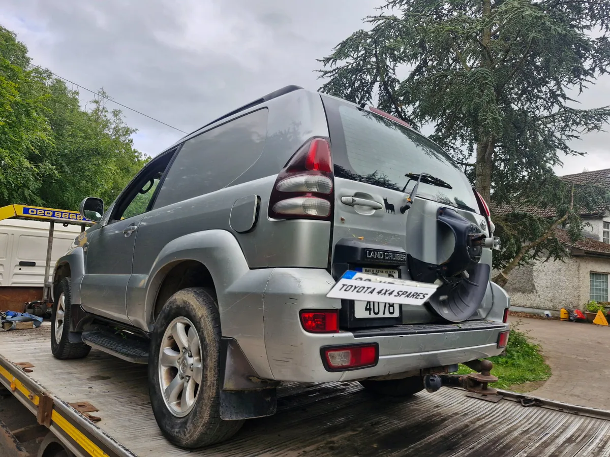 Toyota landcruiser 2006 breaking for parts - Image 2
