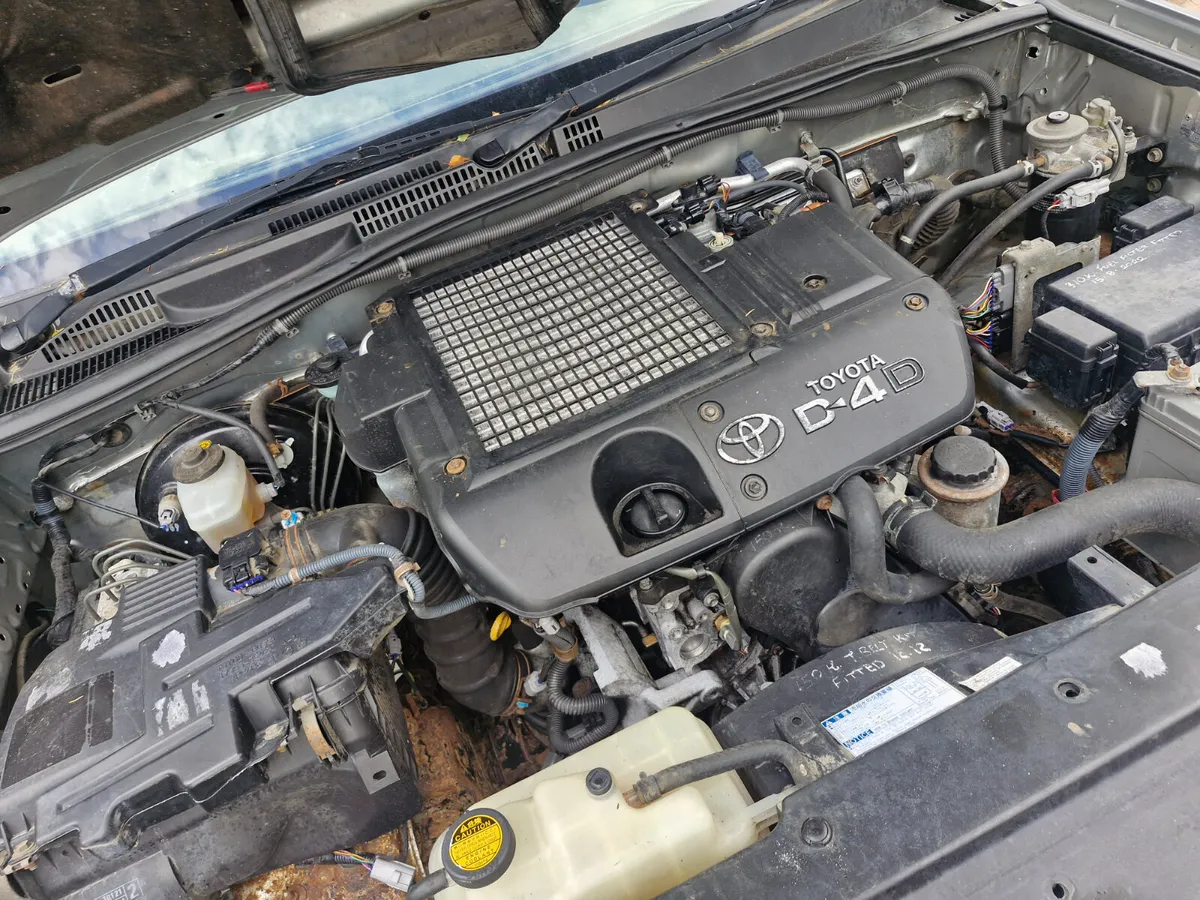 Toyota landcruiser 2006 breaking for parts - Image 4