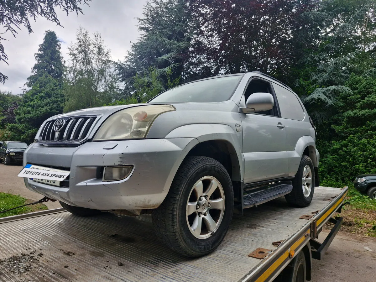 Toyota landcruiser 2006 breaking for parts - Image 1