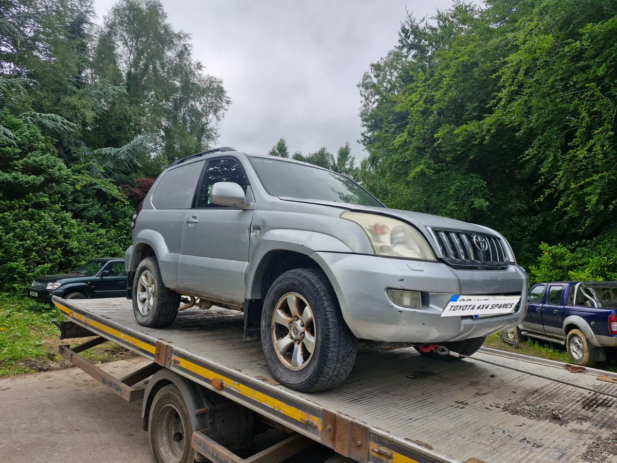 Toyota landcruiser 2006 breaking for parts - Image 3