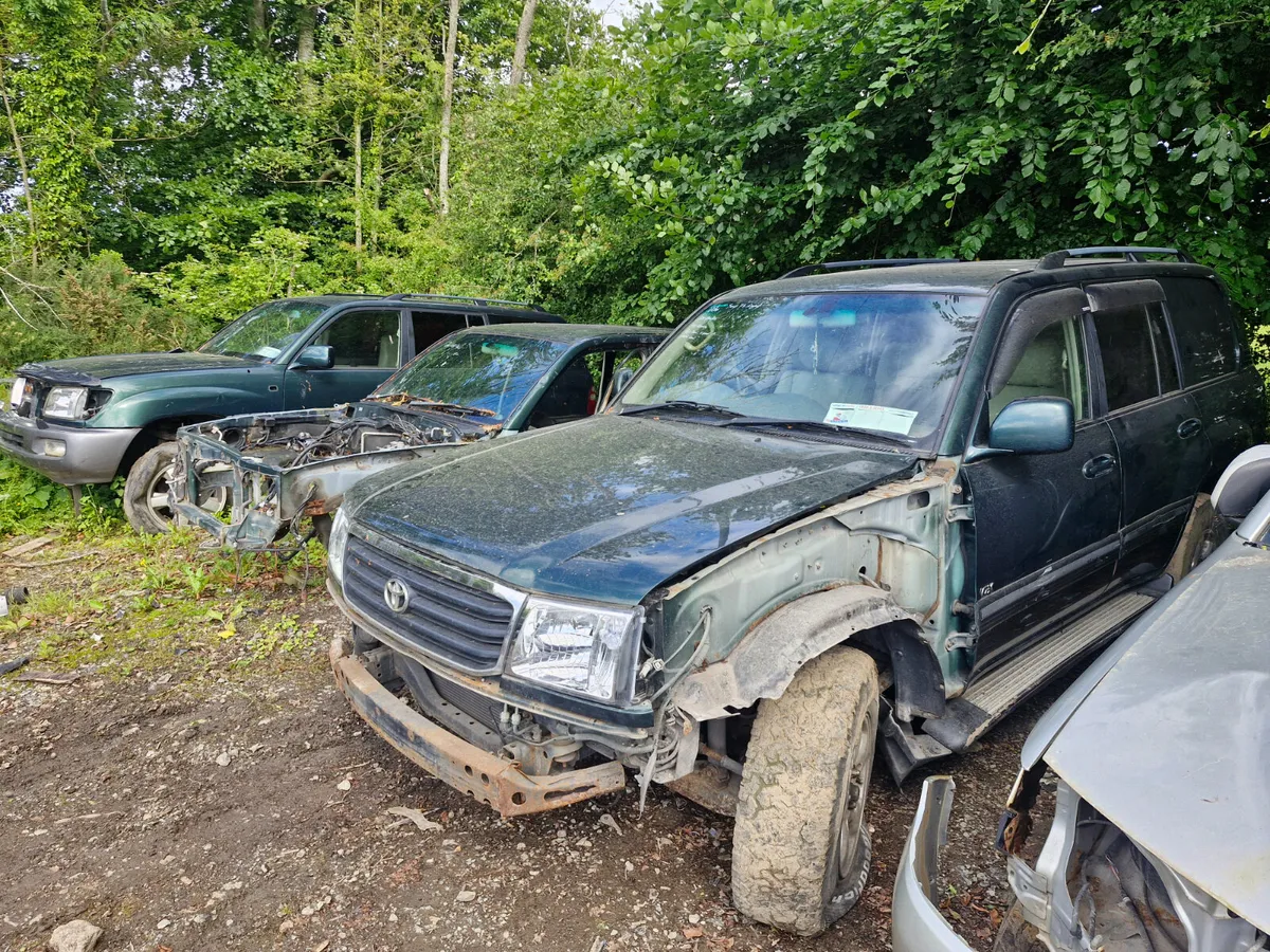 Toyota landcruiser amazon breaking for parts - Image 1