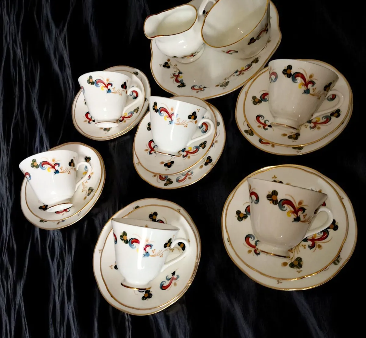 Royal Tara Glendalough 21pcs in original box - Image 1