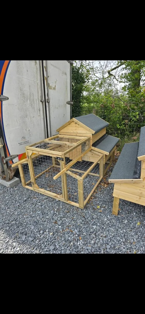 Timber hen ark with cage pen on wheels chicken coo - Image 1